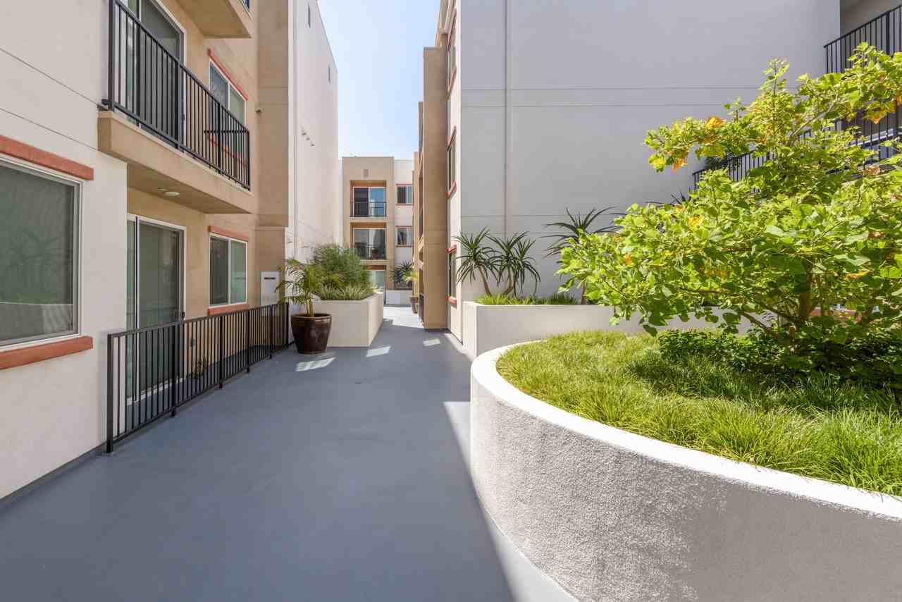 Sherman Way Luxury Apartment Homes - Photo 7 of 31