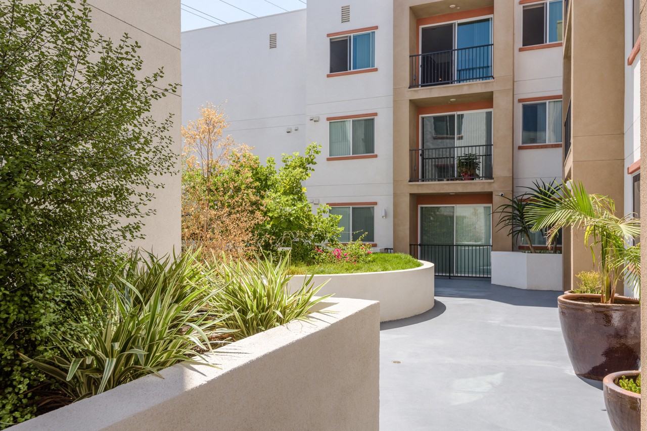 Sherman Way Luxury Apartment Homes - Photo 7 of 18
