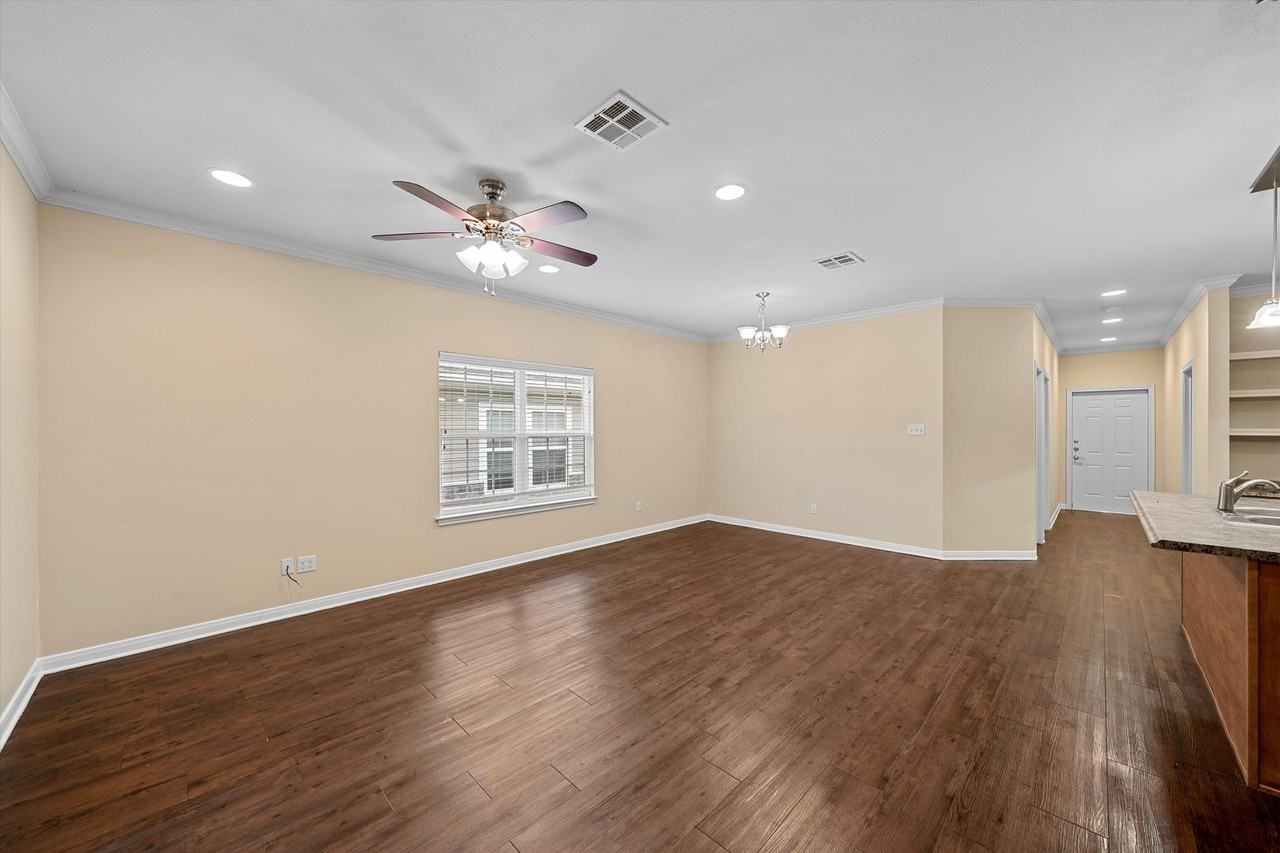 3743 Vista Cove Dr - Photo 2 of 16