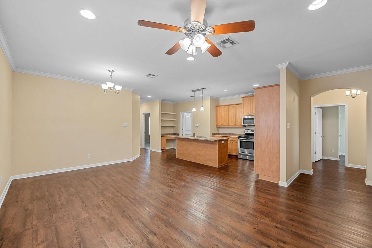 3743 Vista Cove Dr - Photo 3 of 16