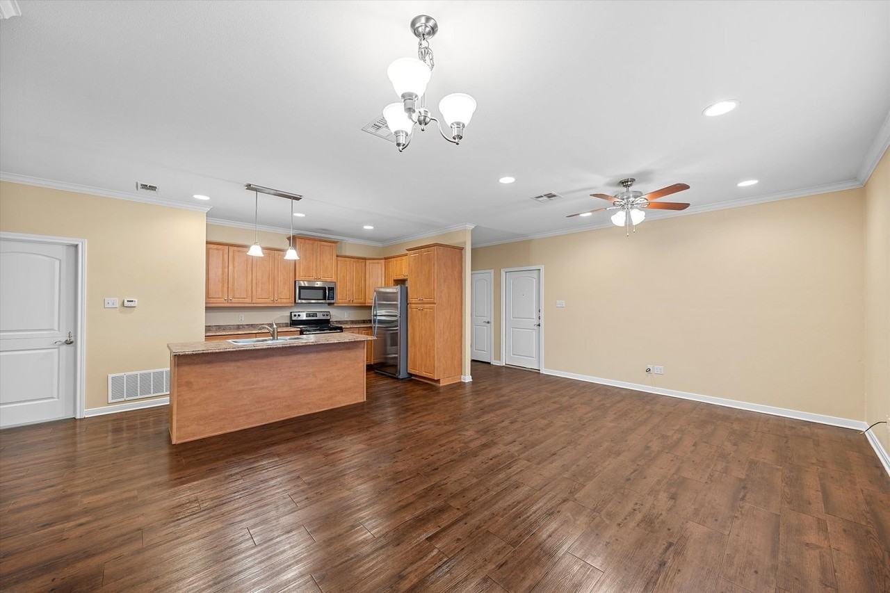 3743 Vista Cove Dr - Photo 4 of 16