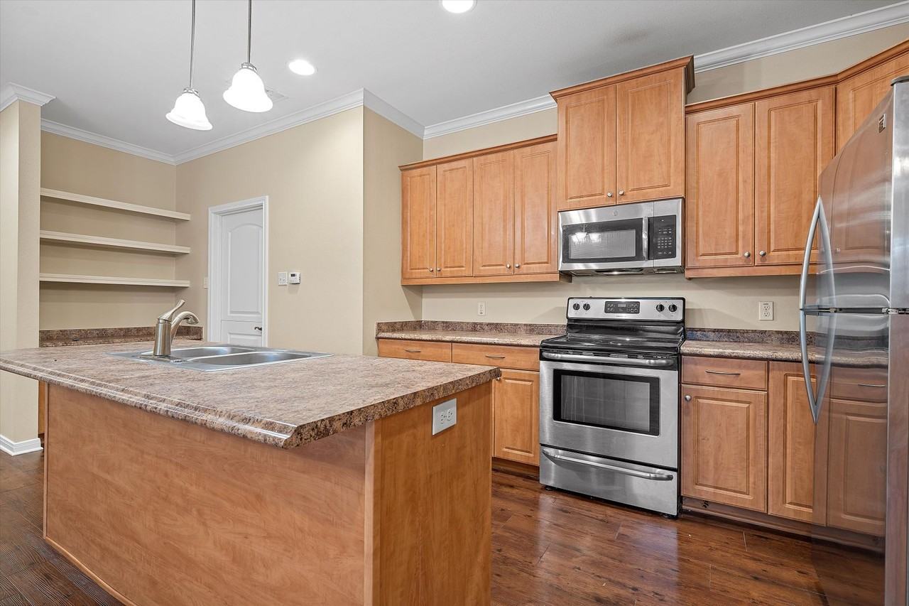 3743 Vista Cove Dr - Photo 5 of 16