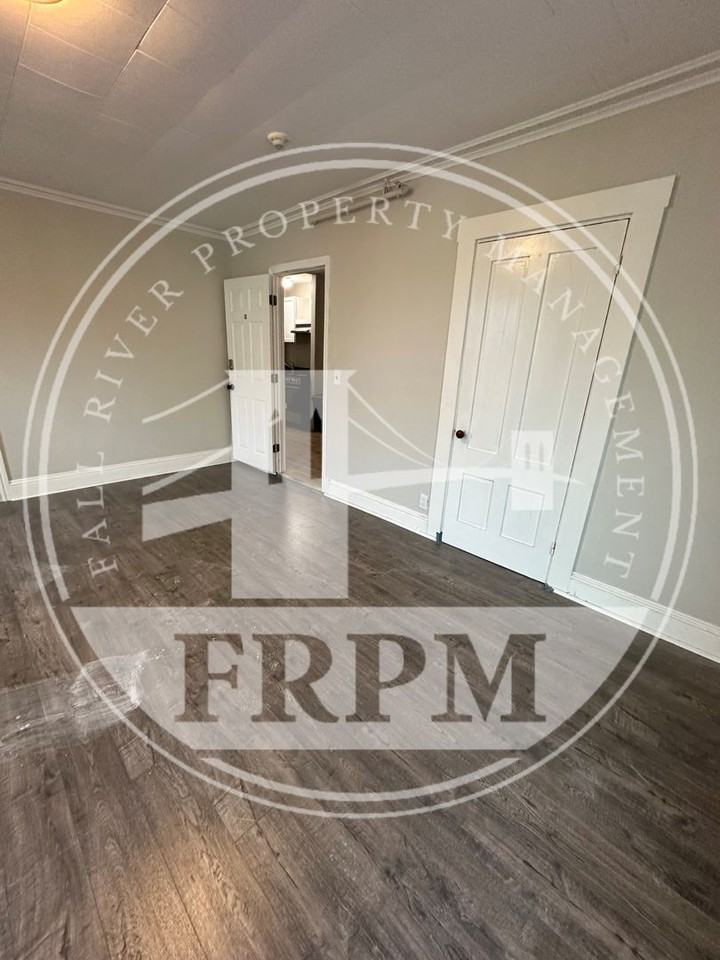 197 Rodman St - Photo 4 of 8