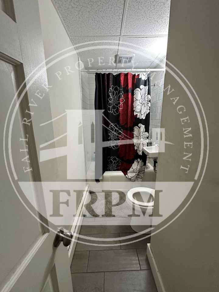 197 Rodman St - Photo 5 of 8