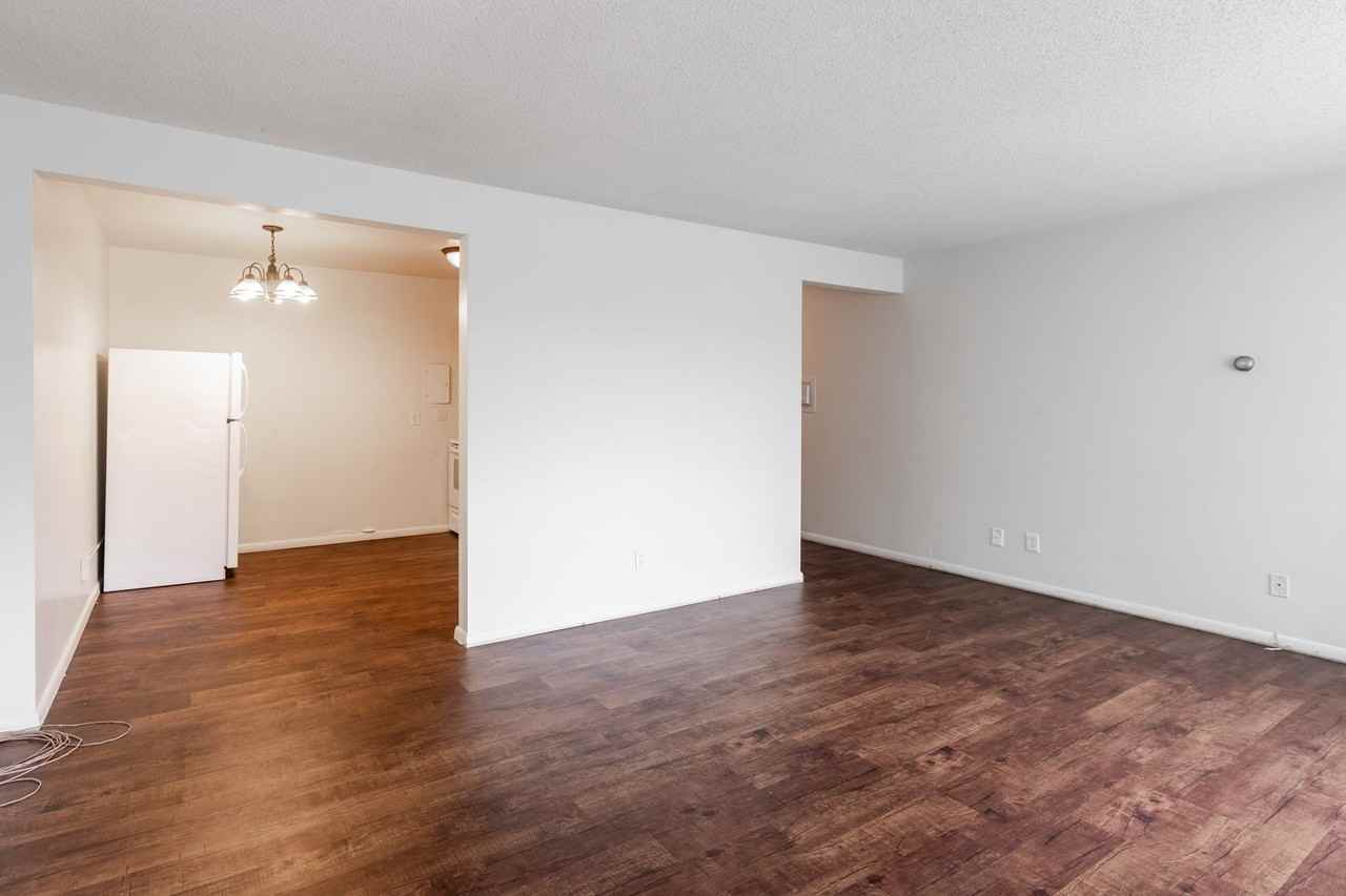 242 West Franklin Ave - Photo 7 of 35