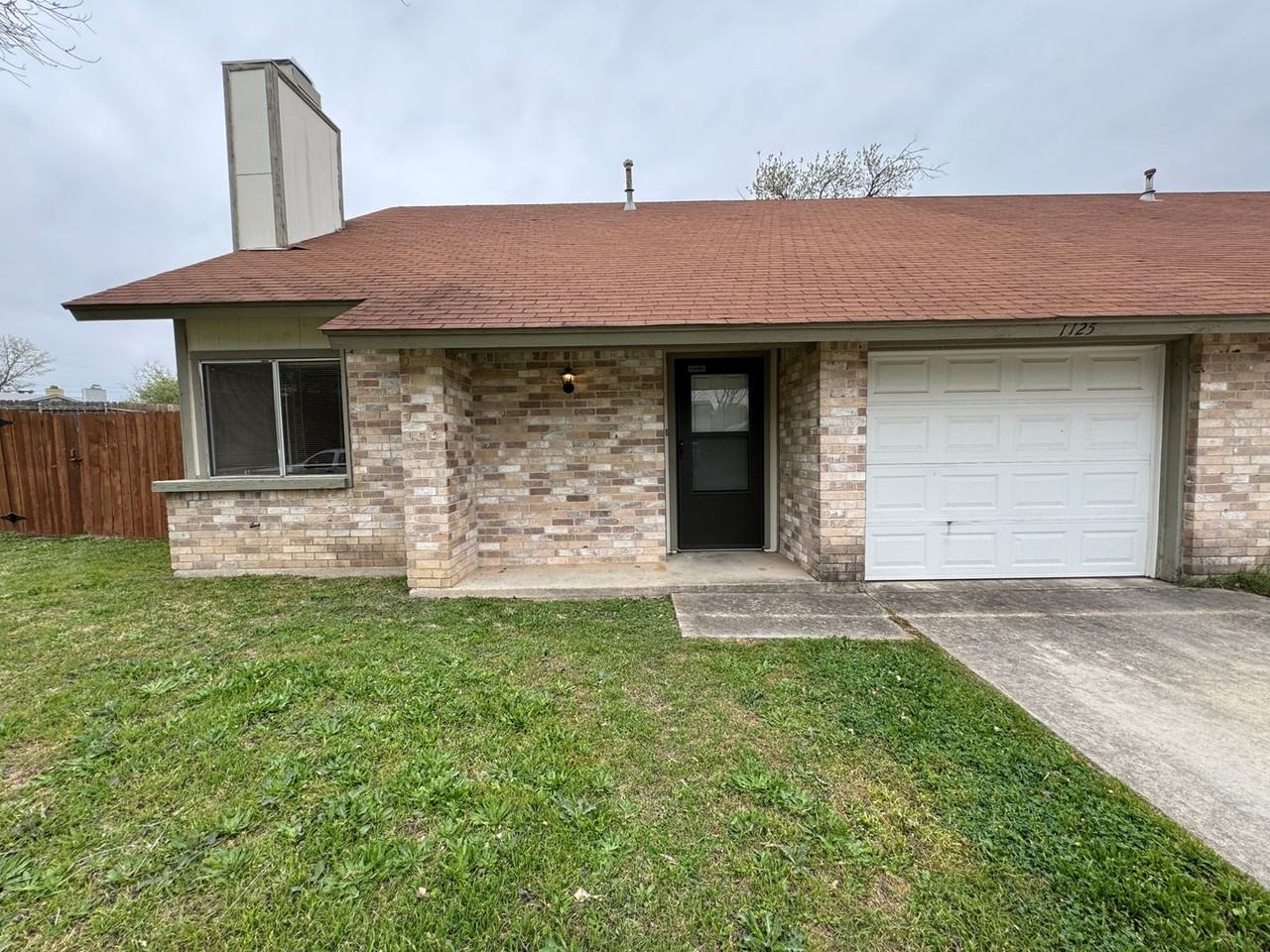 1125 Royal Crest Dr - Photo 4 of 45