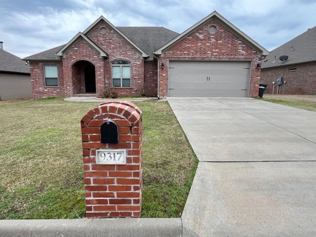 9317 Oak Forest Ln - Photo 2 of 41