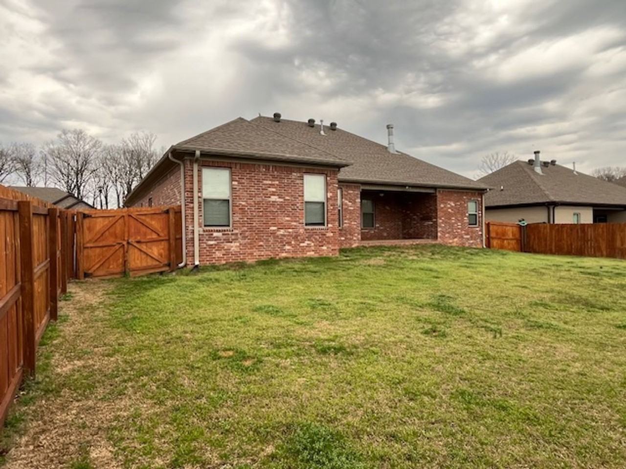 9317 Oak Forest Ln - Photo 4 of 41
