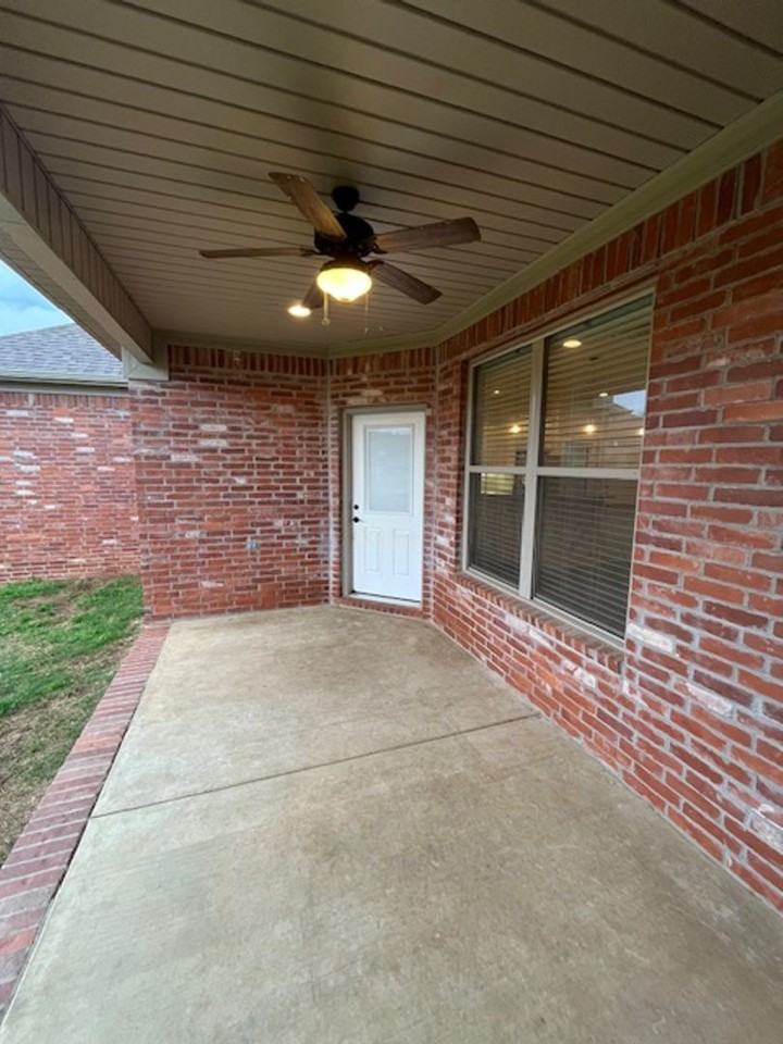 9317 Oak Forest Ln - Photo 6 of 41