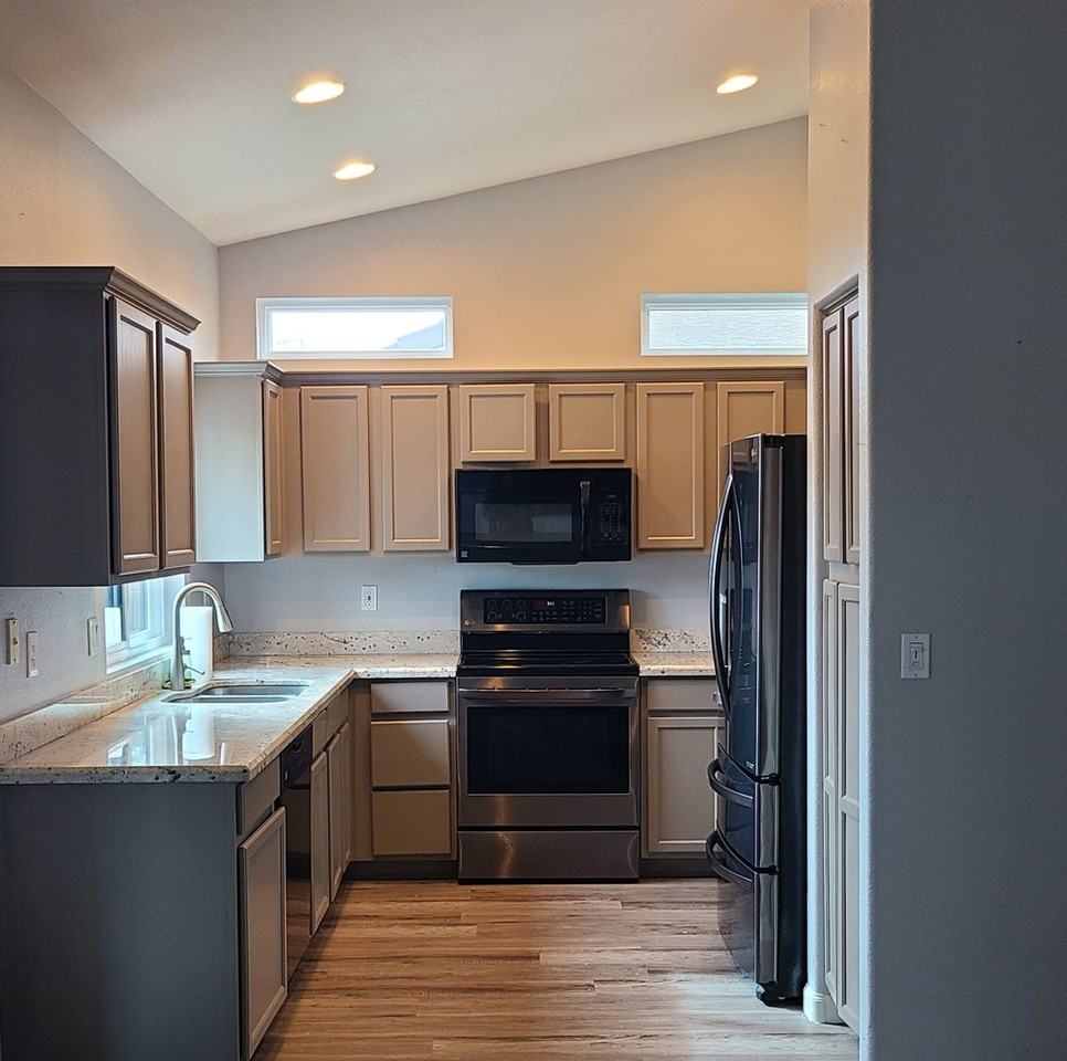 17407 N Larkspur Ln - Photo 4 of 18
