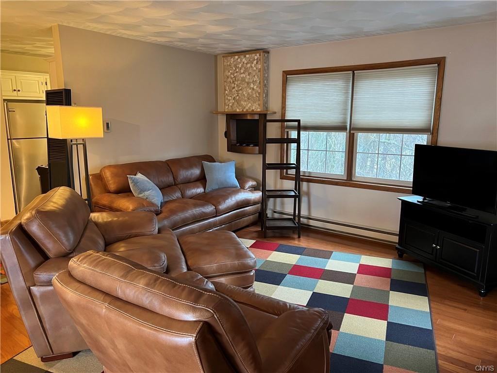 332 Urbandale Pkwy - Photo 2 of 19