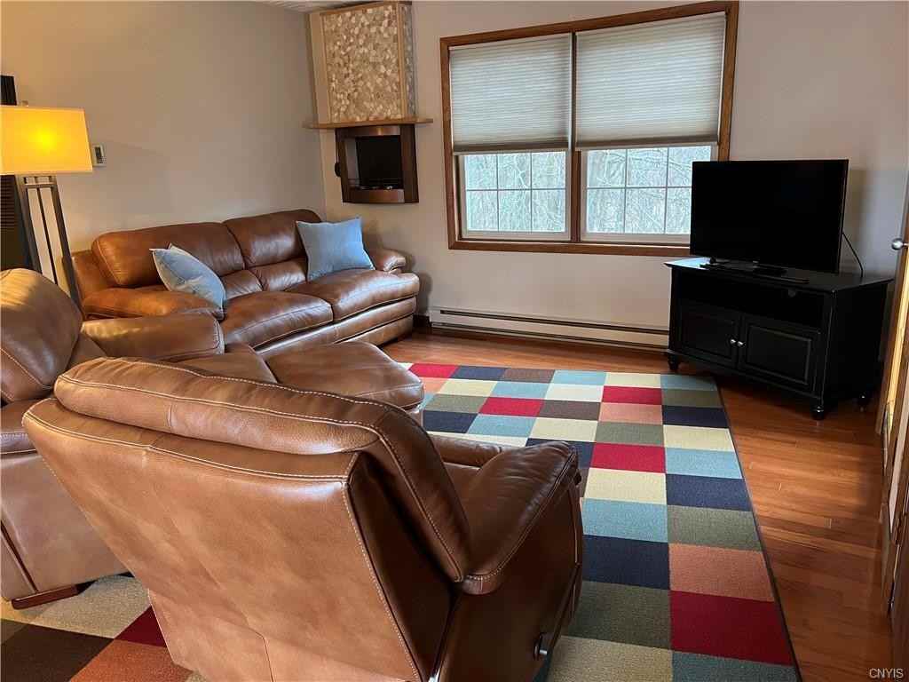 332 Urbandale Pkwy - Photo 3 of 19