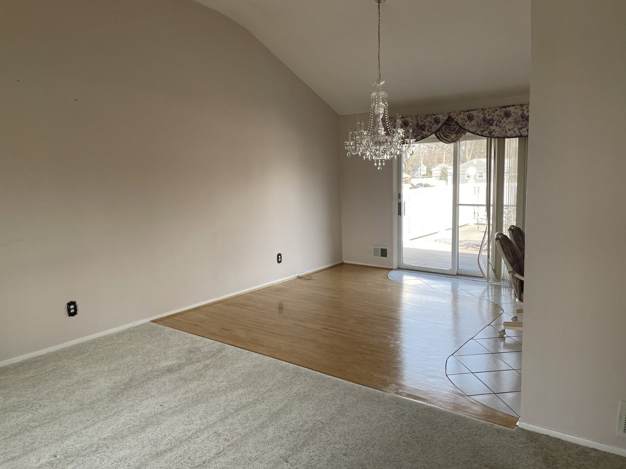 82 John St - Photo 3 of 19