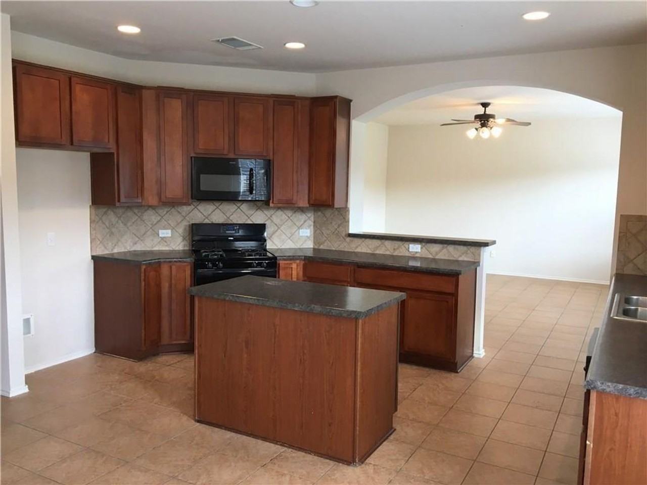 3523 Shiraz Loop - Photo 3 of 11