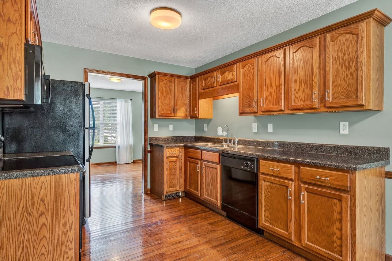 111 Chestnut Oak Dr Sw - Photo 3 of 25