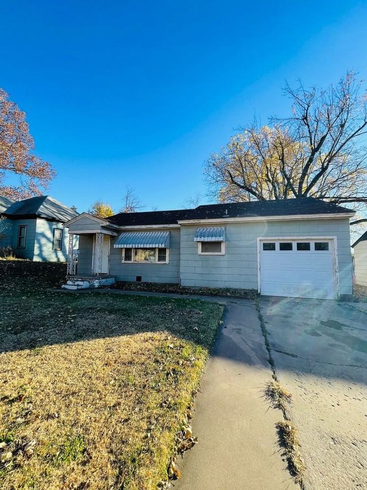 2529 W Cherokee Ave, Enid, OK 73703 2 Bedroom House for 695/month Zumper