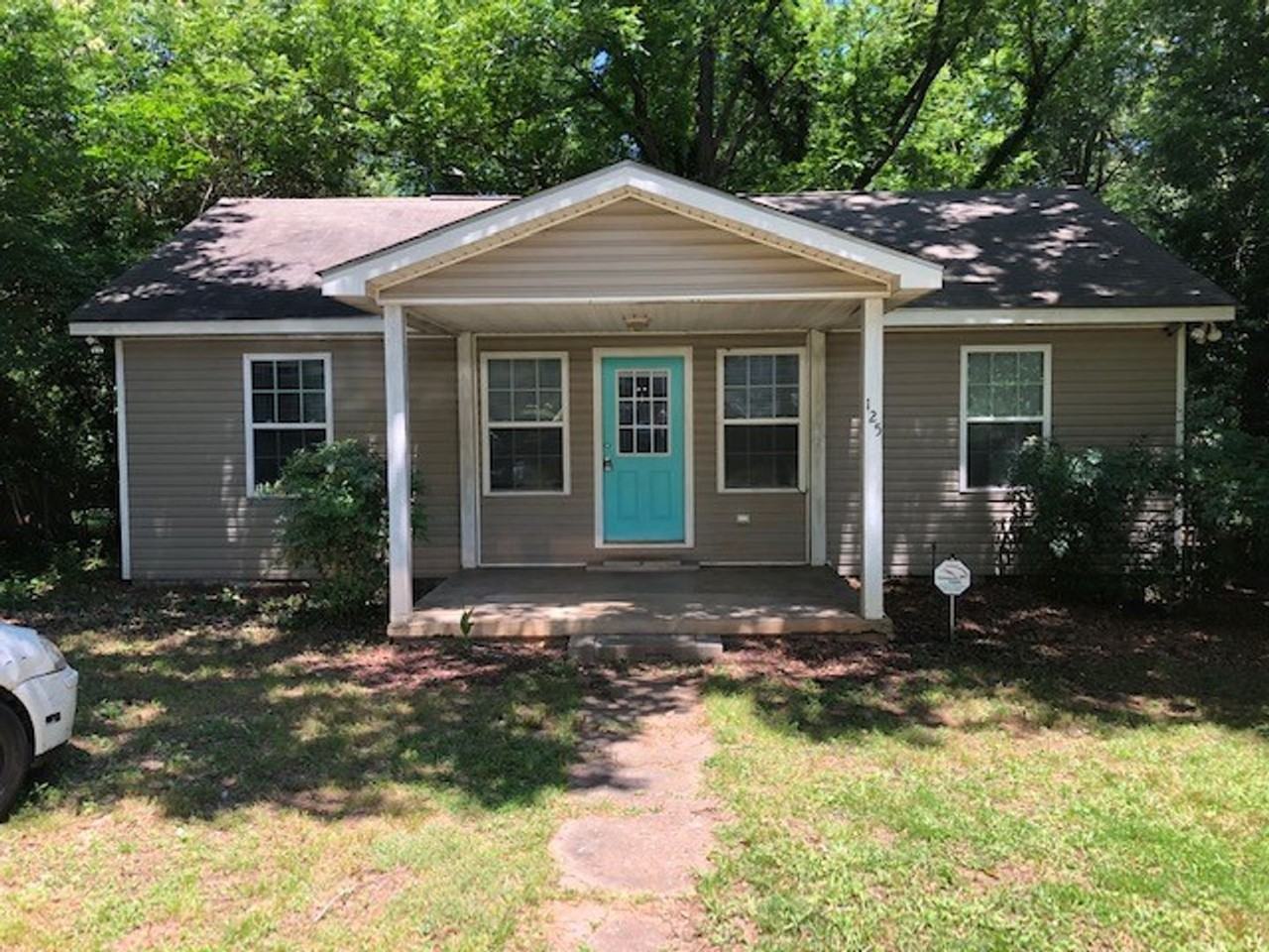 125 Sylvia Cir - Photo 2 of 33