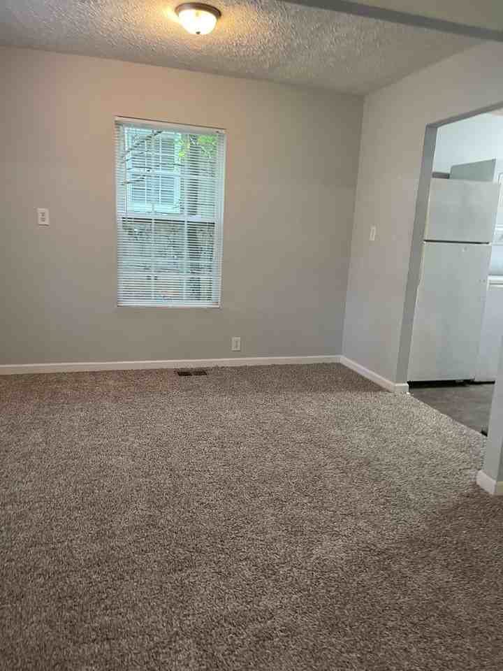 125 Sylvia Cir - Photo 6 of 33