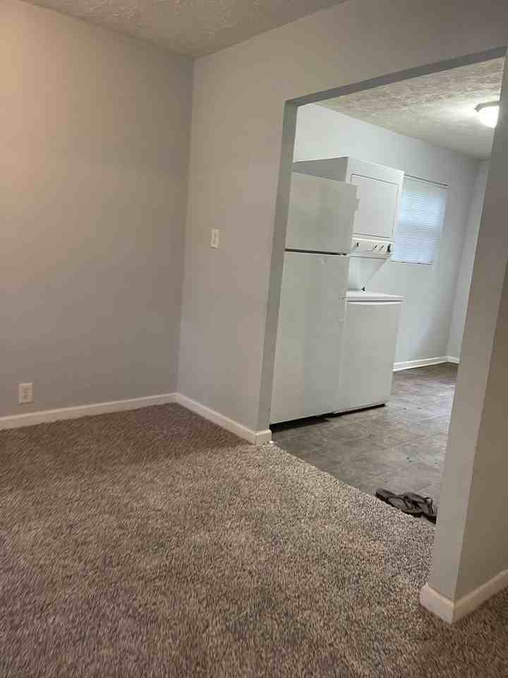 125 Sylvia Cir - Photo 7 of 33