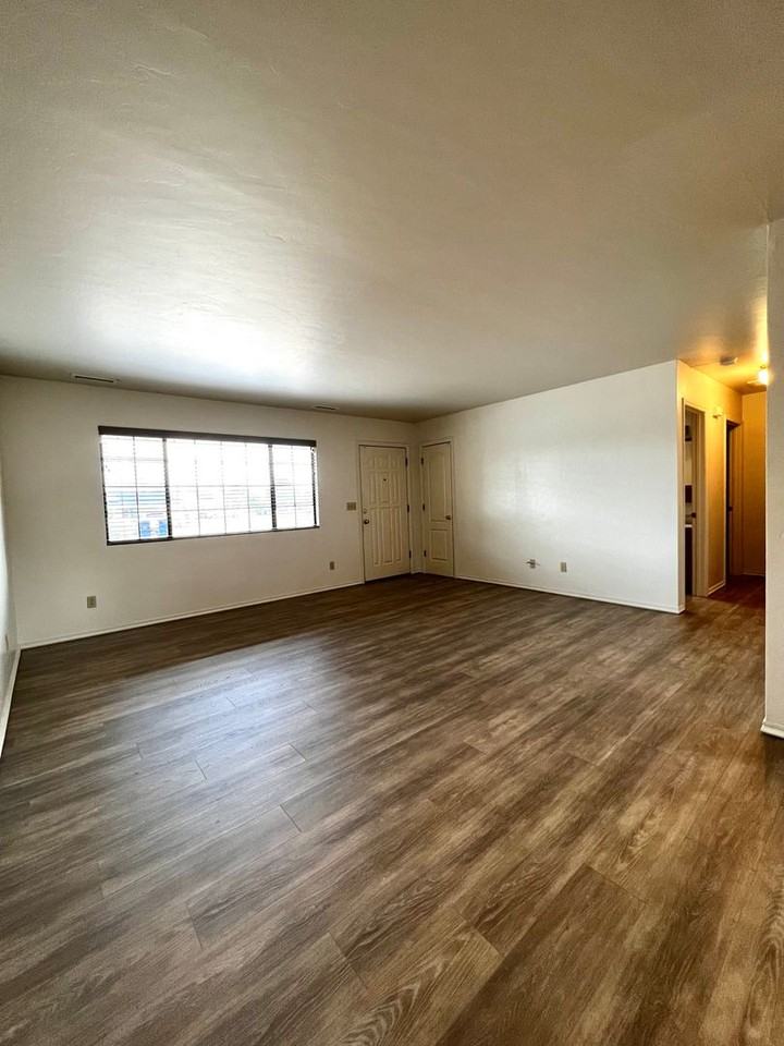 8121 E Barbara Rd - Photo 2 of 17