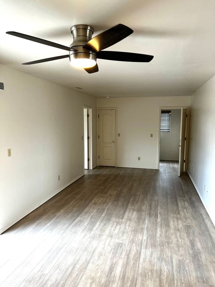 8121 E Barbara Rd - Photo 5 of 17