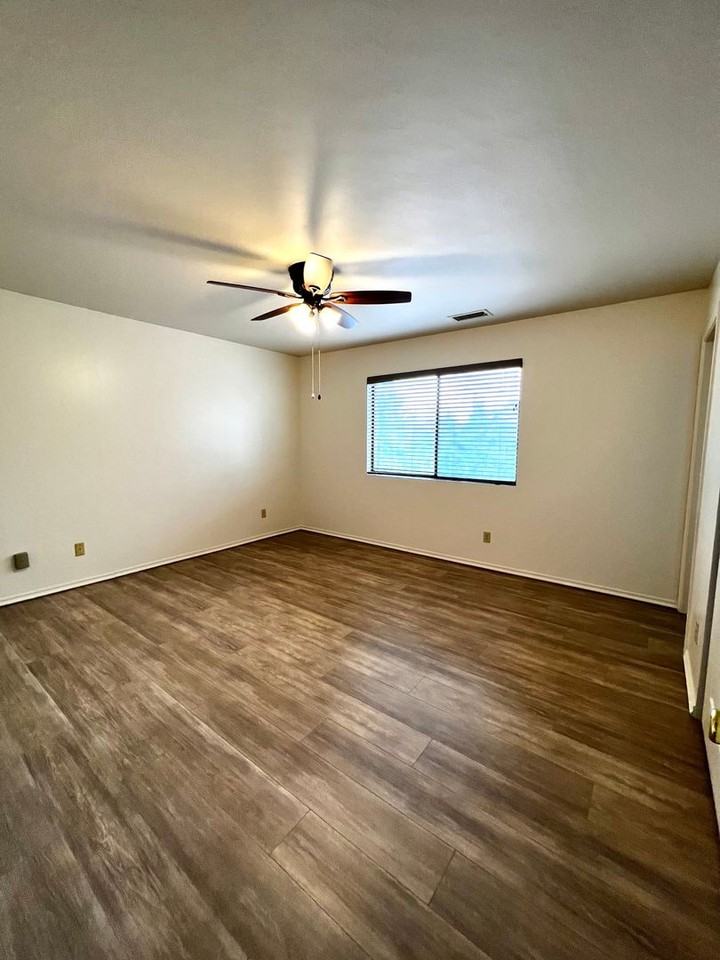 8121 E Barbara Rd - Photo 7 of 17