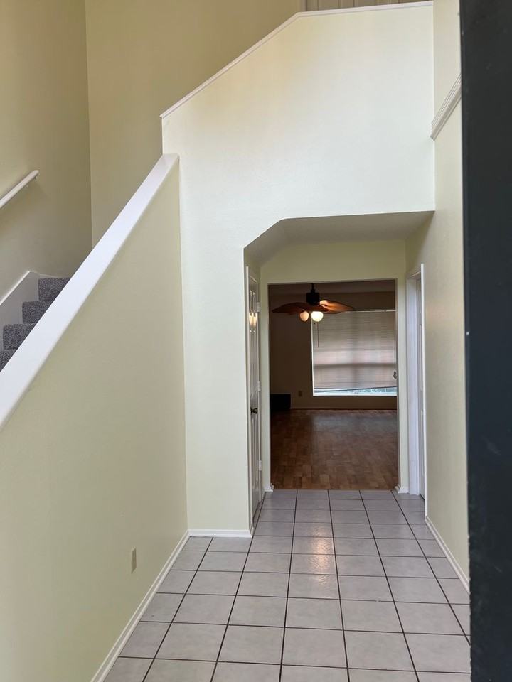 2004 Meadow Dr - Photo 2 of 13