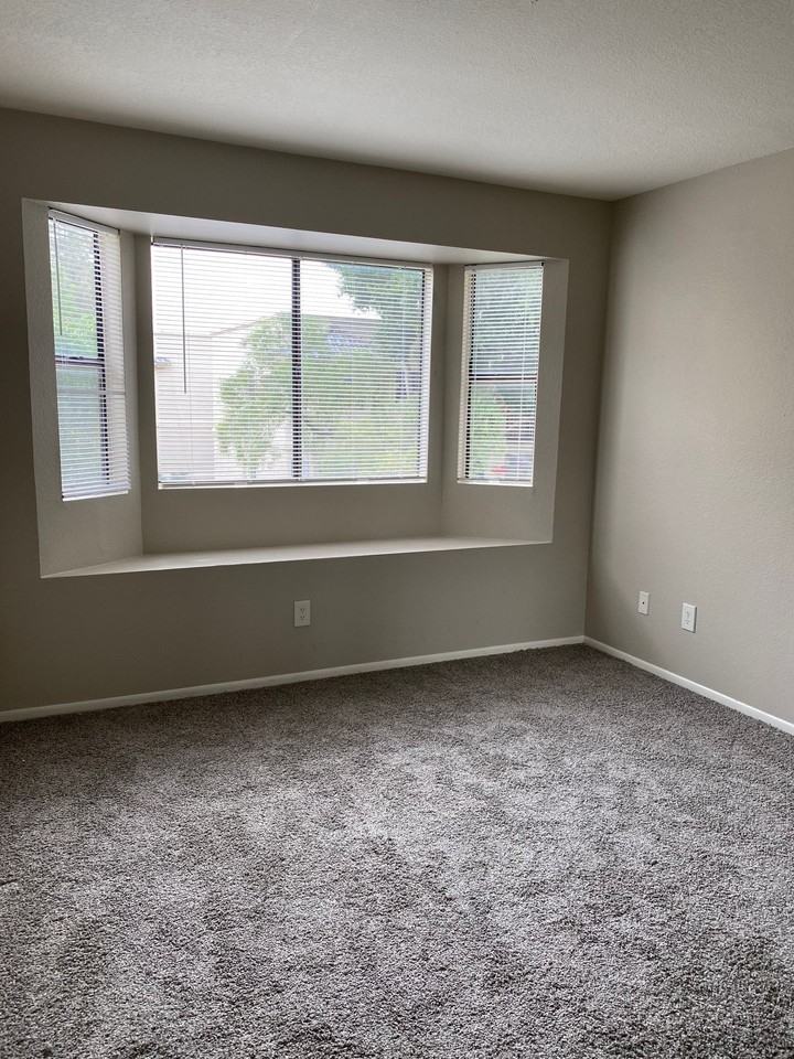 Roomy 2 bedroom 2 bathroom Apartment - Photo 6 of 8