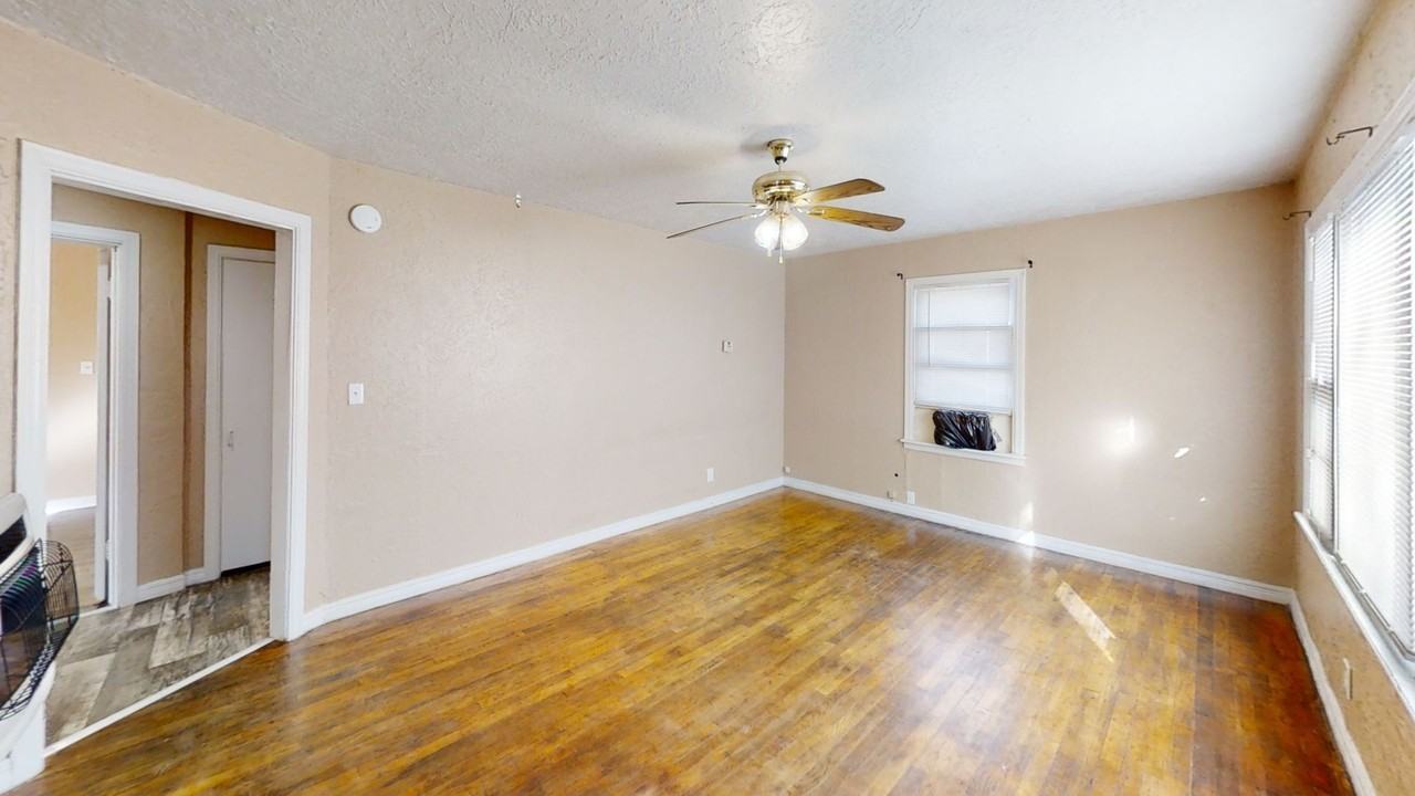 100 S Houston Ave - Photo 7 of 13