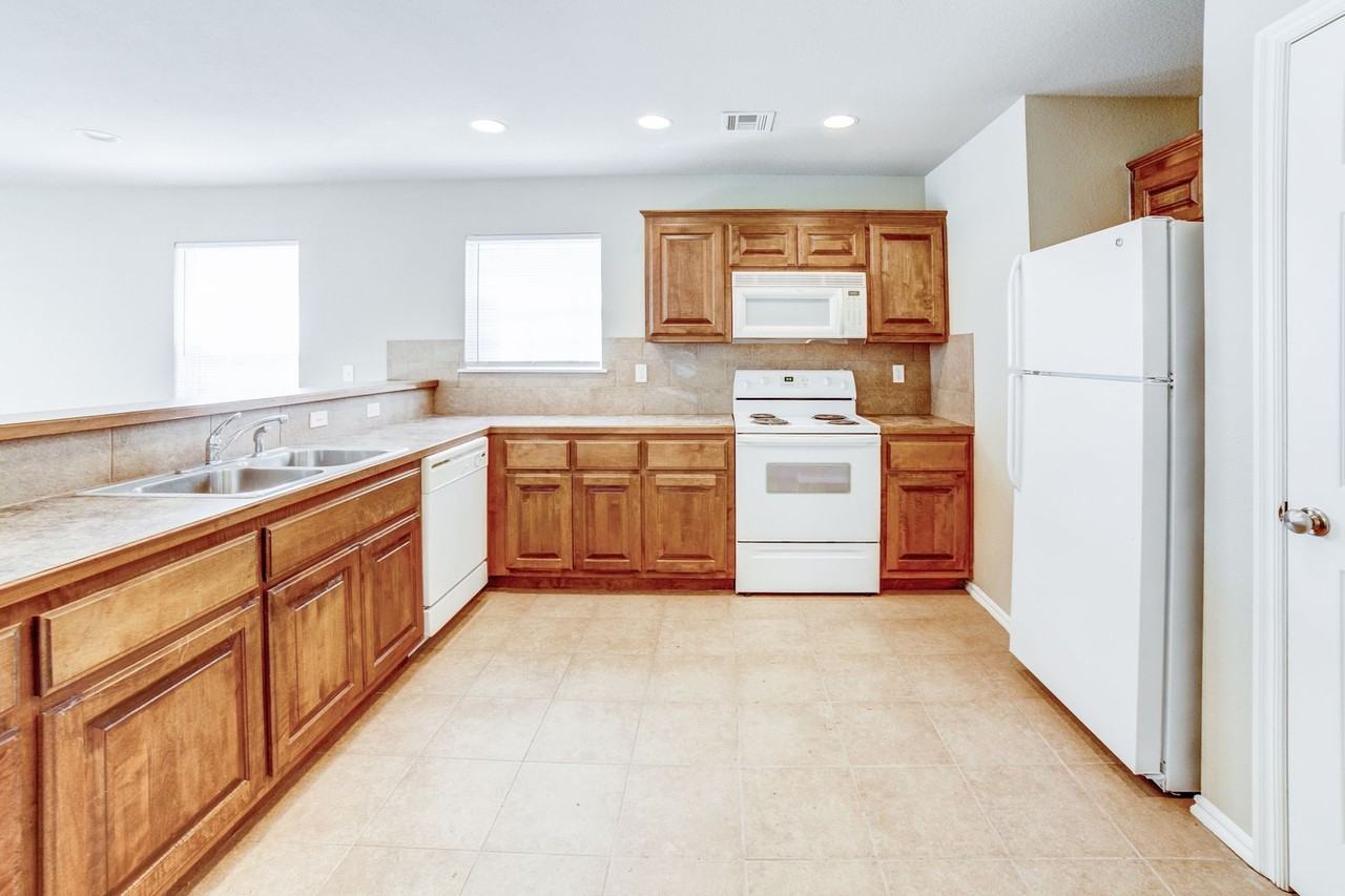 997/999 CC - Photo 3 of 12