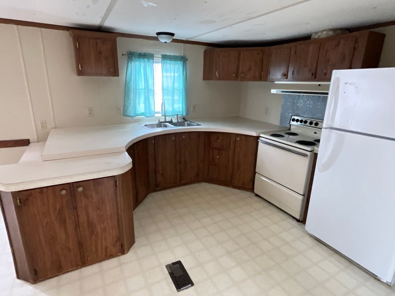 1485 Holly Grove Rd - Photo 3 of 6