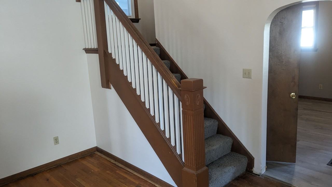 1727 Kenneth Ave - Photo 3 of 19