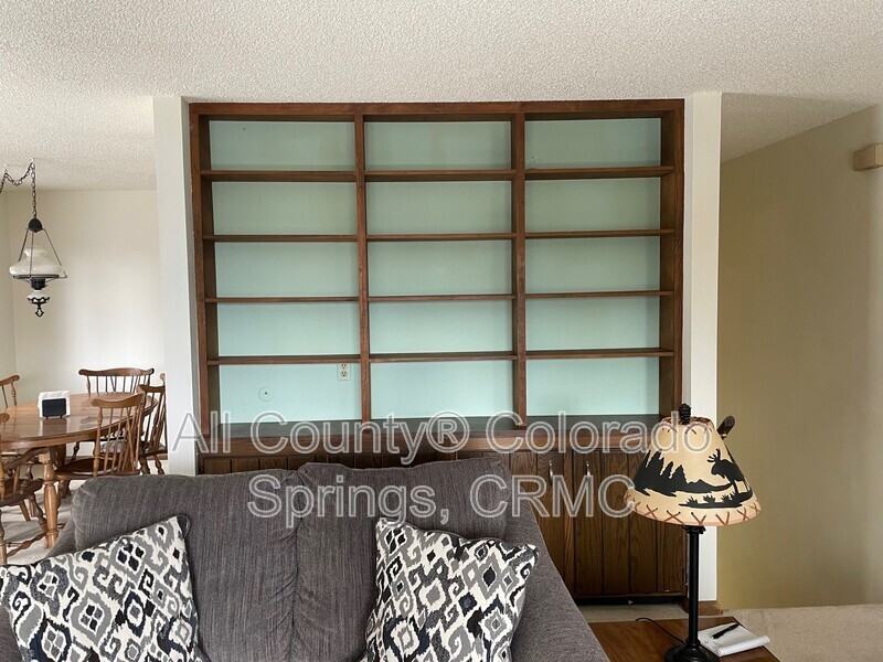 62 Park Cir - Photo 3 of 19