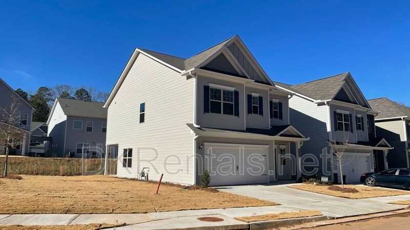 135 Bryon Ln - Photo 3 of 33