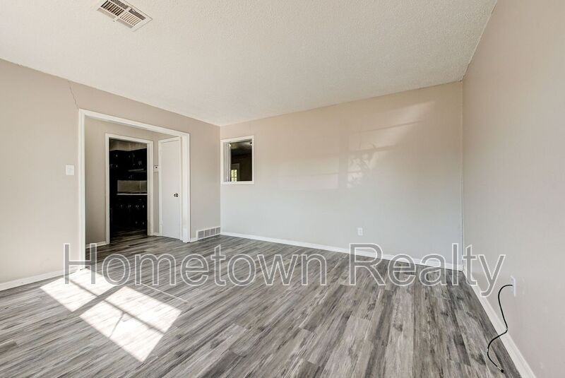 333 Nw 90th St - Photo 5 of 28