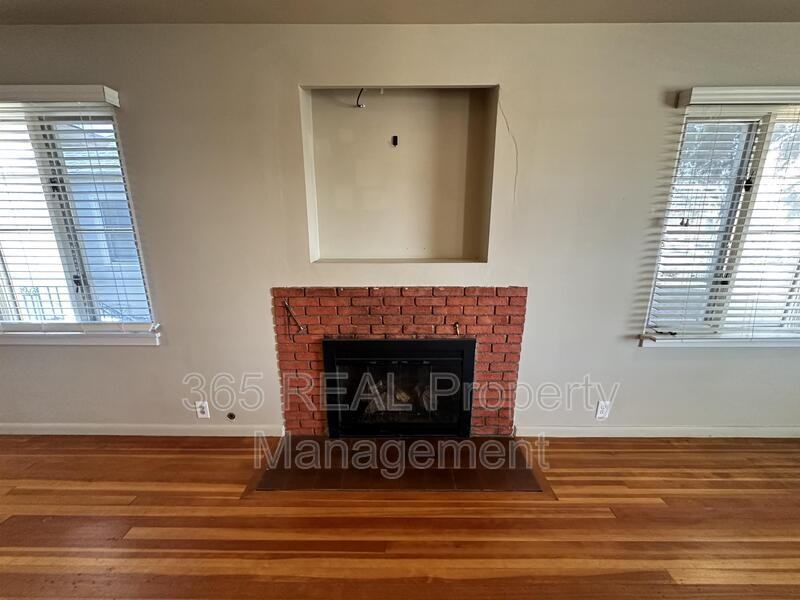 213 E Lake St - Photo 2 of 19
