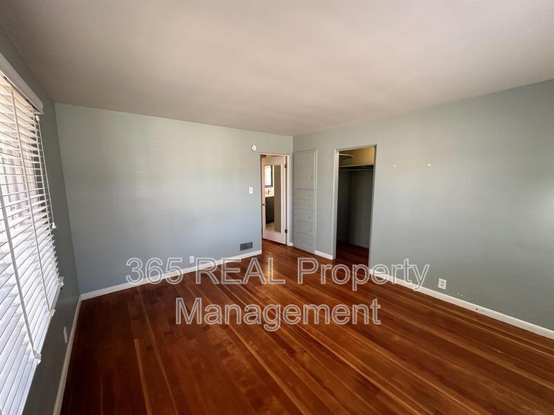 213 E Lake St - Photo 3 of 19