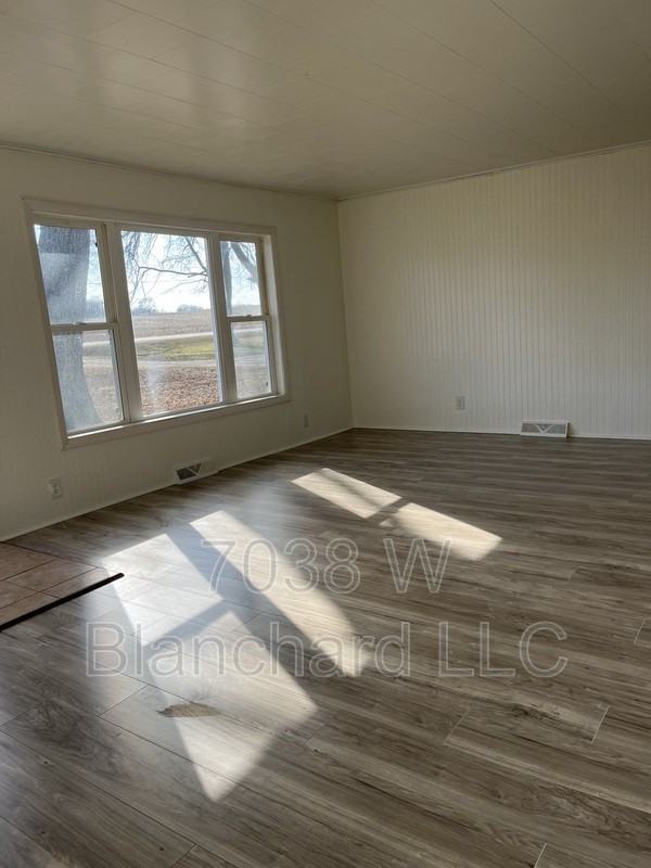 1911 E Broomfield Rd #A - Photo 3 of 12
