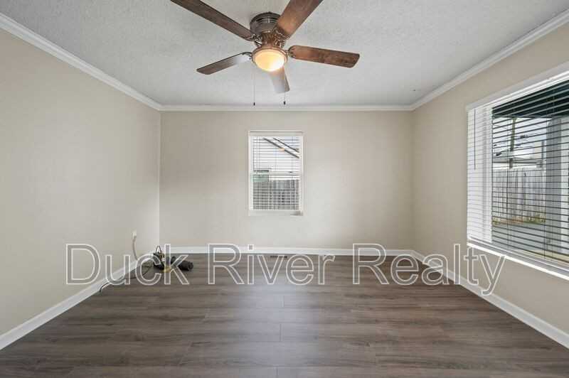 317 E 17th St - Photo 5 of 16