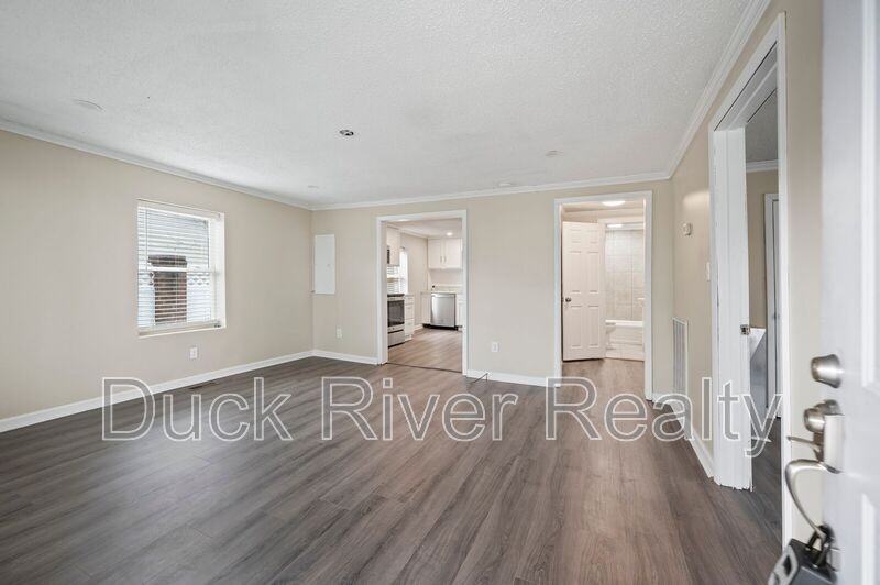 317 E 17th St - Photo 6 of 16