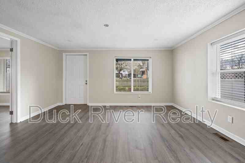 317 E 17th St - Photo 7 of 16