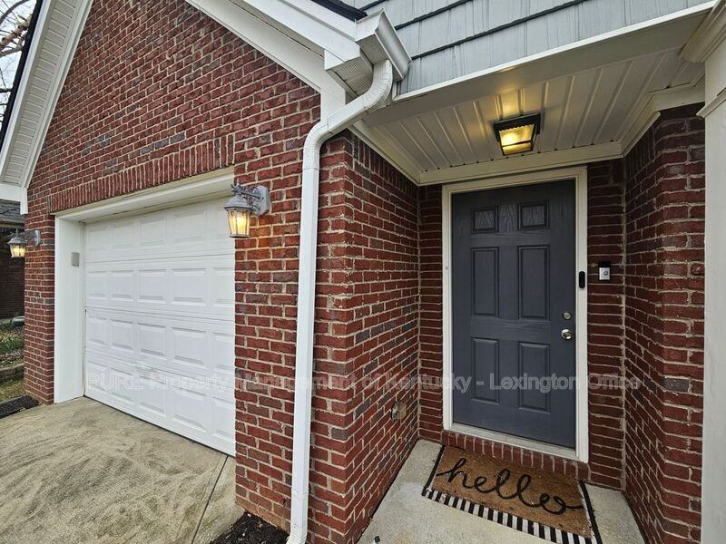 688 Estrella Dr - Photo 3 of 23