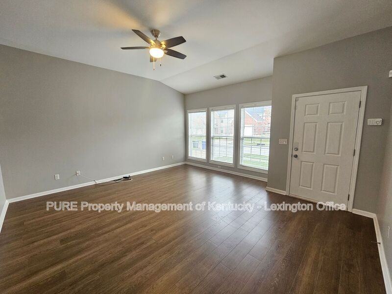 688 Estrella Dr - Photo 4 of 23