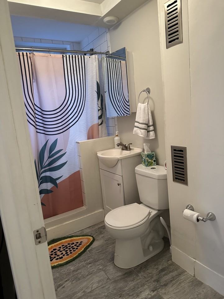 220 Hanover St #15 - Photo 7 of 24