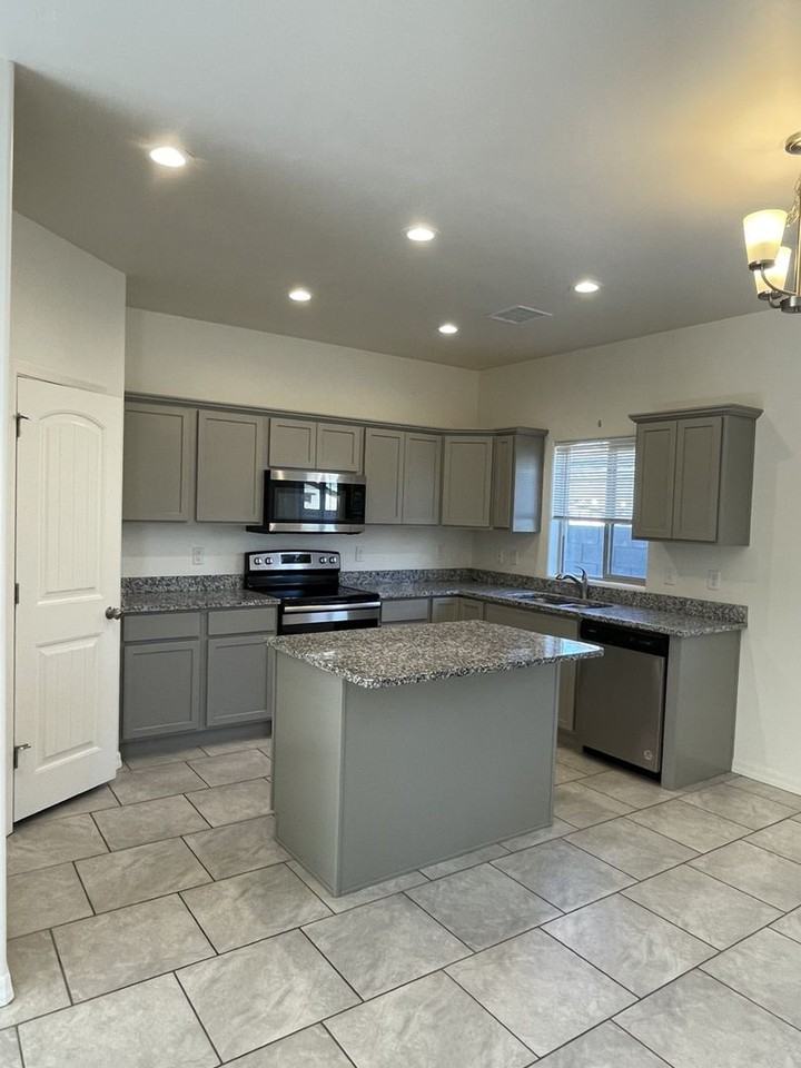 3692 N Lomita St - Photo 3 of 26