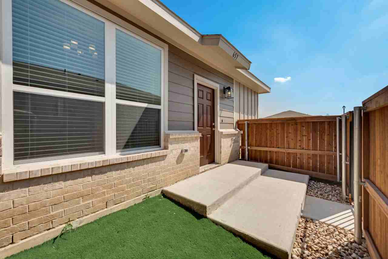 657 Wheatfield Dr - Photo 3 of 18