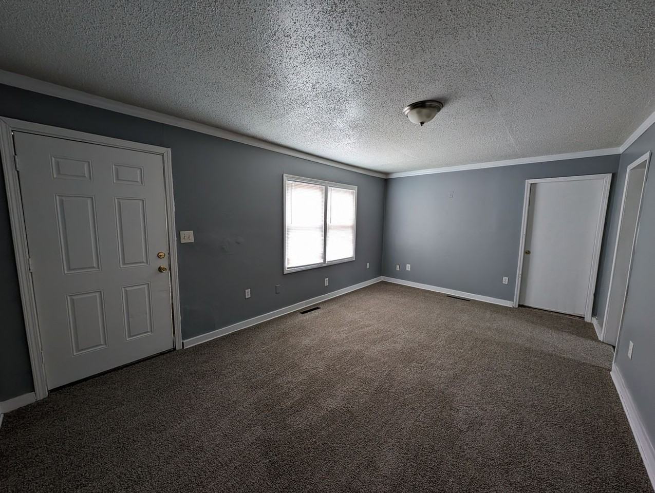 6118 Everett Ave - Photo 2 of 9