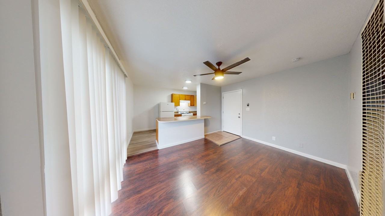 949 35th Street - Photo 2 of 9