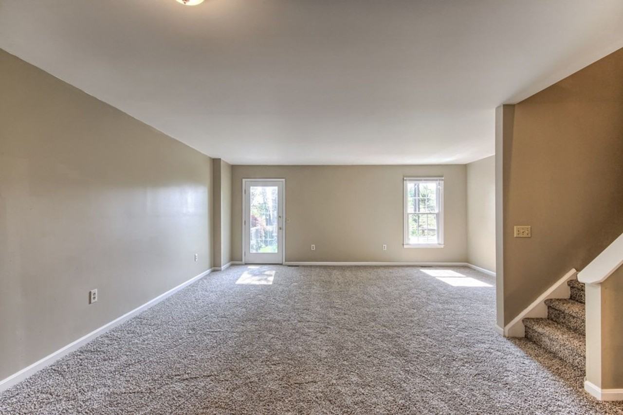 31 Warwick Cir - Photo 2 of 36