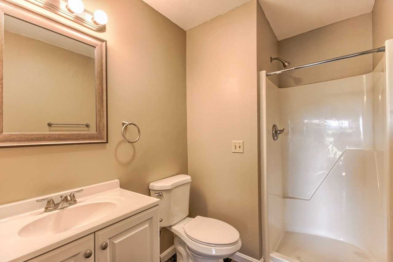 31 Warwick Cir - Photo 3 of 36